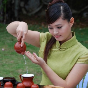 关于茶的唯美句子，品茶的精美句子，形容喝茶悠闲的句子