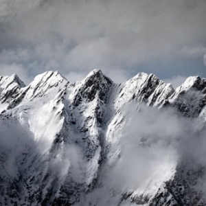 雪山的短句,关于星河雪山的句子？