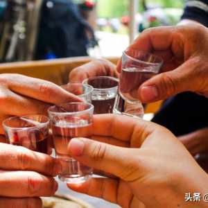 轮到你敬酒时别傻站着，记住这3句“敬酒词”，能让人刮目相看