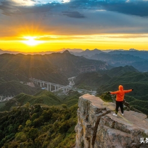 适合爬山发的朋友圈文案