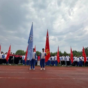 牟平育英艺术中学开展高三学生励志远足活动