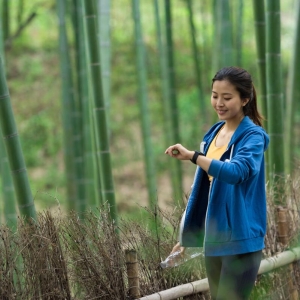 故事：大山中，35岁漂亮女人意外帮了我，与她两天一夜的情缘